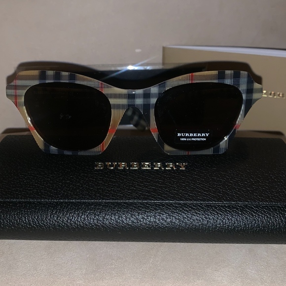 Authentic Burberry Nova Check Women Sunglasses - Picture 7 of 8